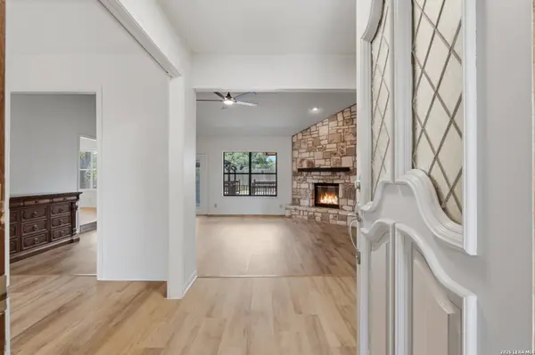 28007 ROCKY HOLW, San Antonio, TX 78258
