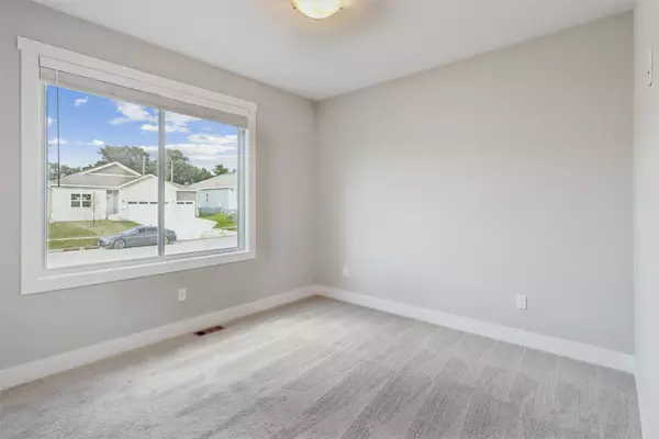 520 Meadows Court, Polk City, IA 50226