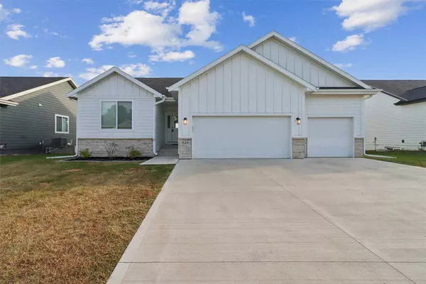 520 Meadows Court, Polk City, IA 50226