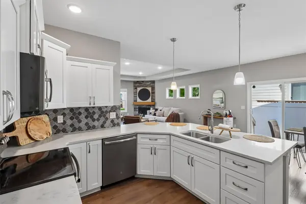 1404 SW Campus Lane, Ankeny, IA 50023
