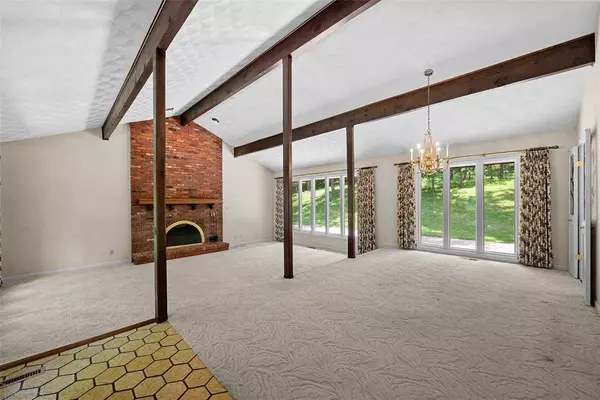 1944 Spring House DR, Kirkwood, MO 63122