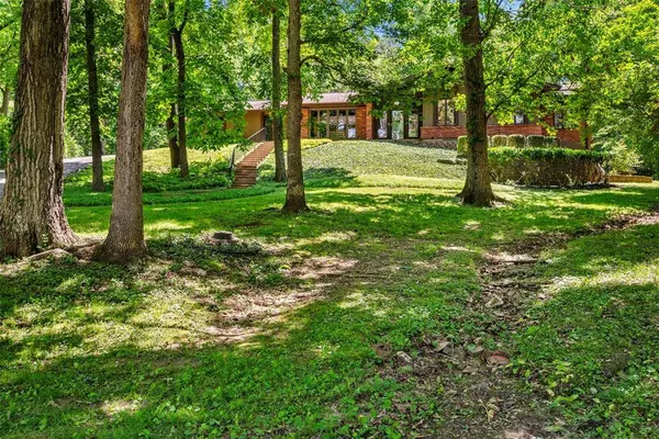 1944 Spring House DR, Kirkwood, MO 63122