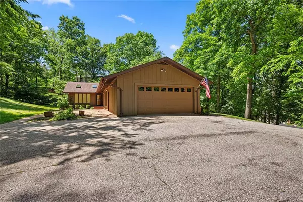 1944 Spring House DR, Kirkwood, MO 63122