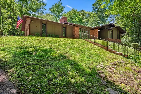 1944 Spring House DR, Kirkwood, MO 63122