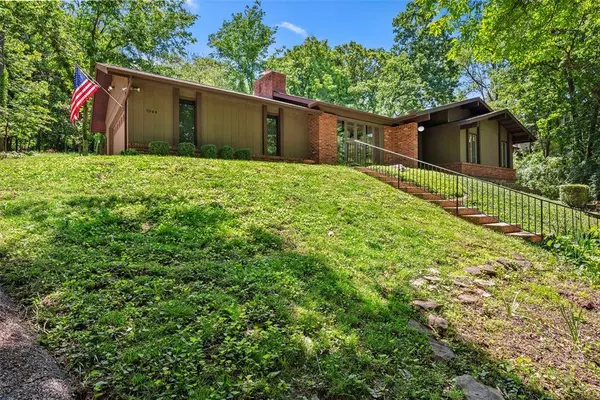 1944 Spring House DR, Kirkwood, MO 63122