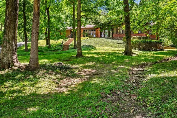 1944 Spring House DR, Kirkwood, MO 63122