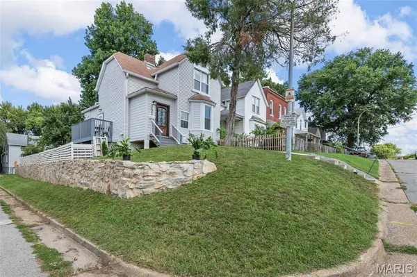 5123 Wicklow PL, St Louis, MO 63111