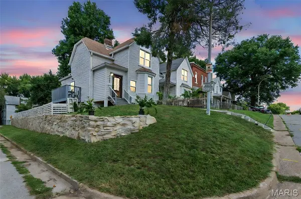 5123 Wicklow PL, St Louis, MO 63111