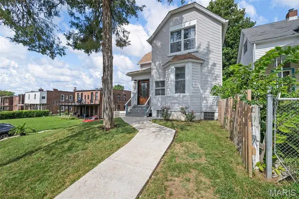 5123 Wicklow PL, St Louis, MO 63111