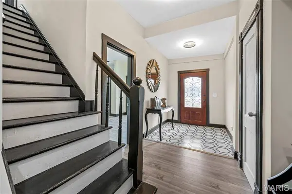 5123 Wicklow PL, St Louis, MO 63111
