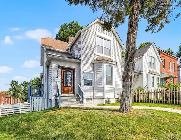 5123 Wicklow PL, St Louis, MO 63111