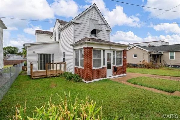 527 Hoffmeister AVE, Unincorporated, MO 63125