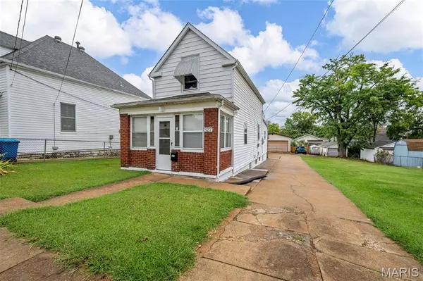 527 Hoffmeister AVE, Unincorporated, MO 63125