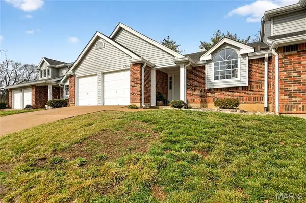13305 Woodlake Village CT, Chesterfield, MO 63141