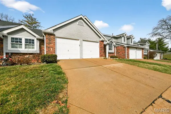 13305 Woodlake Village CT, Chesterfield, MO 63141