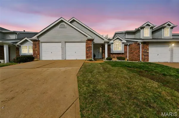 13305 Woodlake Village CT, Chesterfield, MO 63141