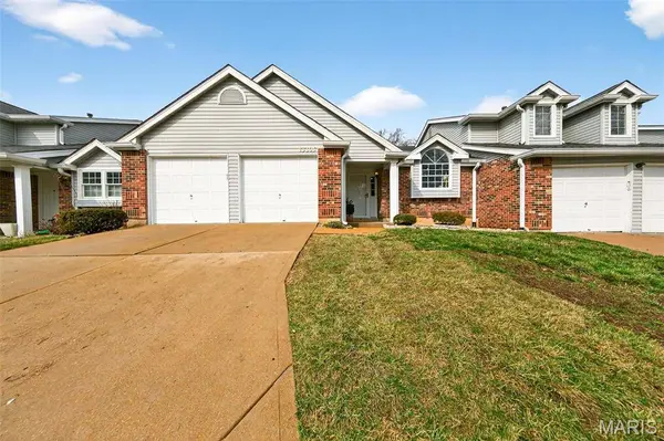13305 Woodlake Village CT, Chesterfield, MO 63141