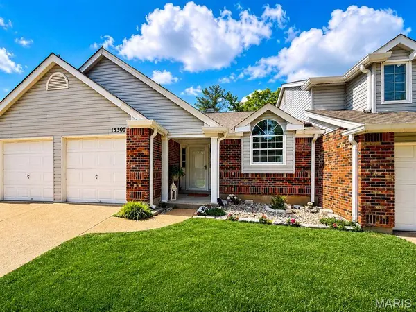 13305 Woodlake Village CT E, Chesterfield, MO 63141