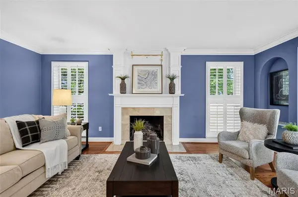 38 Tulip DR, Webster Groves, MO 63119
