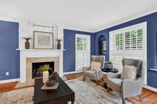 38 Tulip DR, Webster Groves, MO 63119