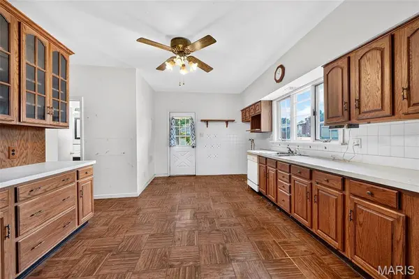 446 Sappington Barracks RD, Unincorporated, MO 63125