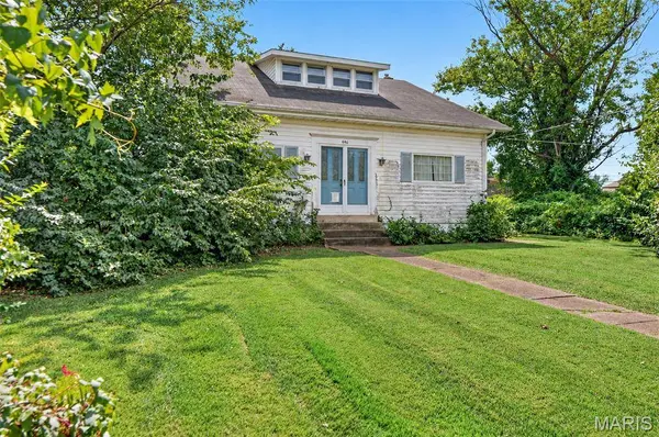 446 Sappington Barracks RD, Unincorporated, MO 63125