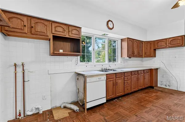 446 Sappington Barracks RD, Unincorporated, MO 63125