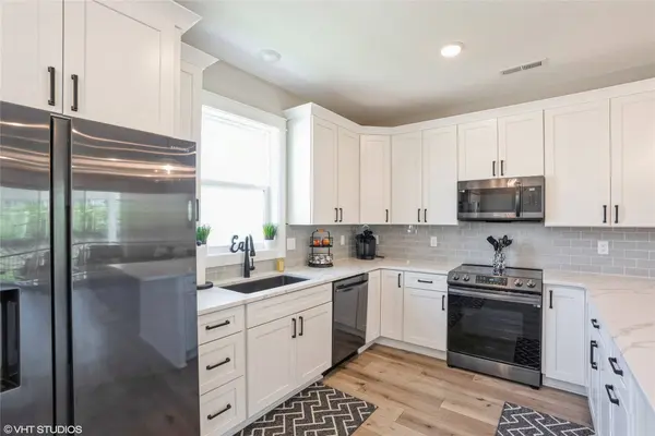 910 Ledgestone Court, Polk City, IA 50226