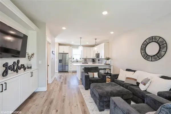 910 Ledgestone Court, Polk City, IA 50226