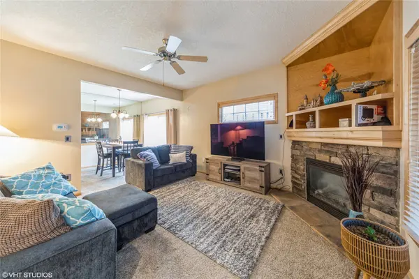 2005 SW 35th Street #302, Ankeny, IA 50023