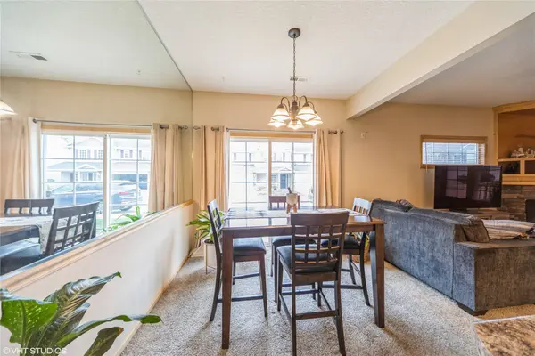 2005 SW 35th Street #302, Ankeny, IA 50023