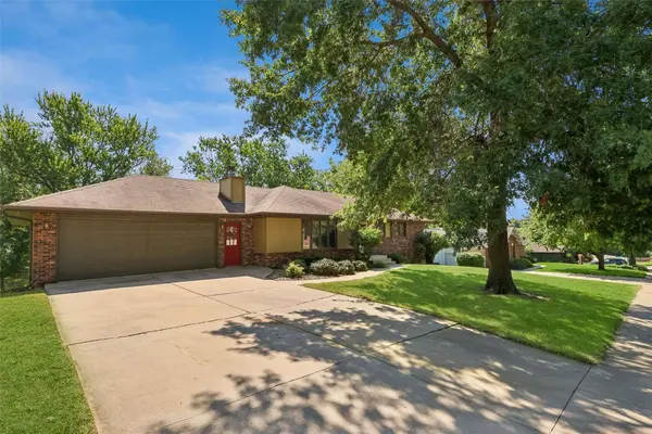 1546 W 4th Street, Pella, IA 50219