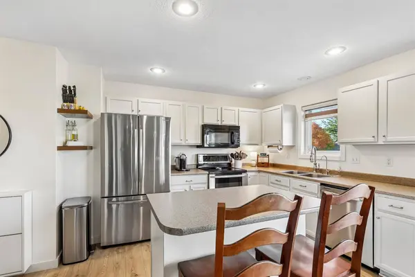 5952 NW 50th Street, Johnston, IA 50131
