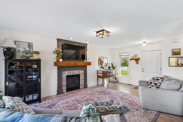 5952 NW 50th Street, Johnston, IA 50131