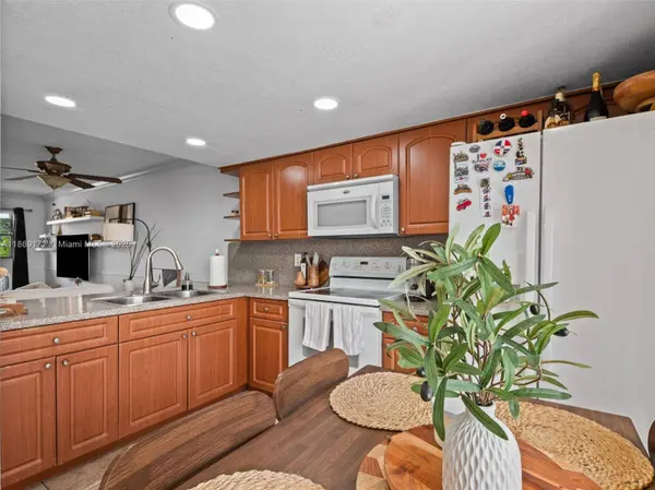 5089 W 12th Ln #D-5, Hialeah, FL 33012