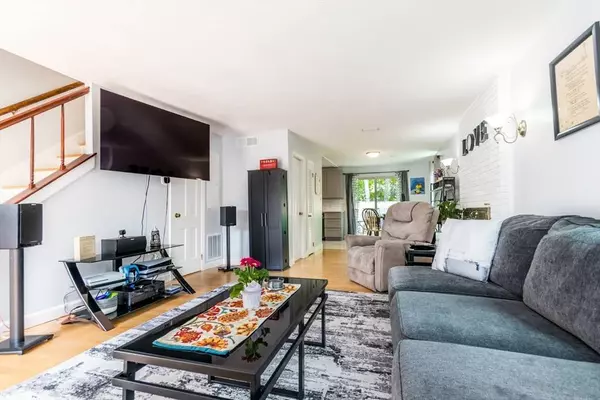 66 Captain Cook Ln #66, Barnstable, MA 02632