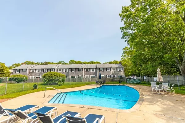 66 Captain Cook Ln #66, Barnstable, MA 02632