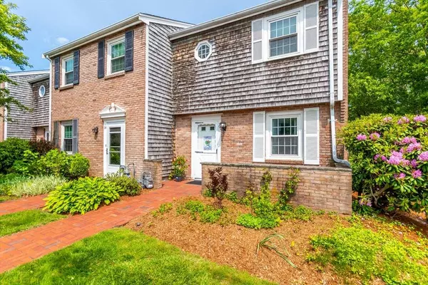 66 Captain Cook Ln #66, Barnstable, MA 02632