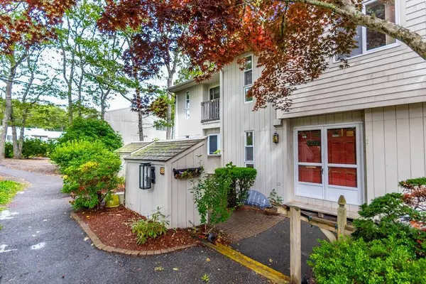 300 Buck Island Rd #8B, Yarmouth, MA 02673