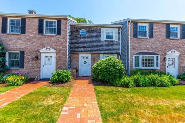 54 Captain Cook Ln #54, Barnstable, MA 02601