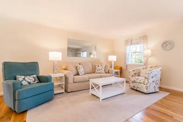 54 Captain Cook Ln #54, Barnstable, MA 02601