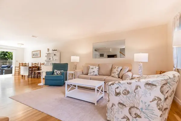 54 Captain Cook Ln #54, Barnstable, MA 02601