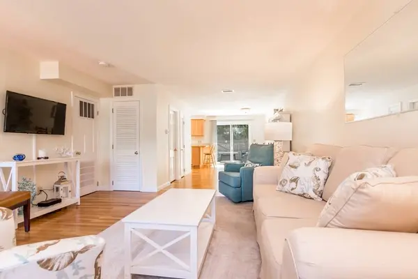 54 Captain Cook Ln #54, Barnstable, MA 02601