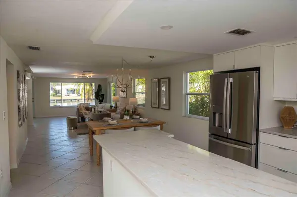 563 SPANISH DR S, Longboat Key, FL 34228