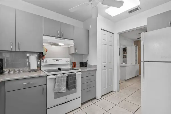 1602 27TH ST W, Bradenton, FL 34205