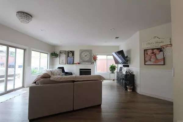 2056 White Birch DR, Vista, CA 92081