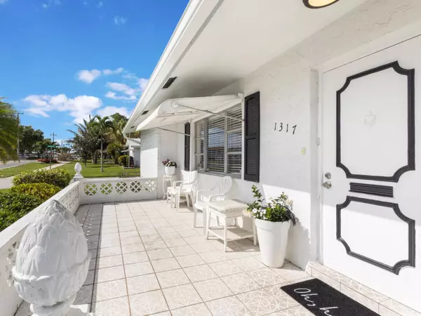1317 SW 18th ST, Boynton Beach, FL 33426