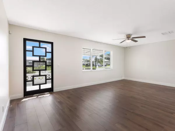 1317 SW 18th ST, Boynton Beach, FL 33426
