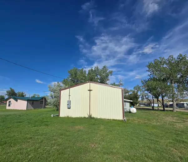 313 S Teigen Ave, Winnett, MT 59087
