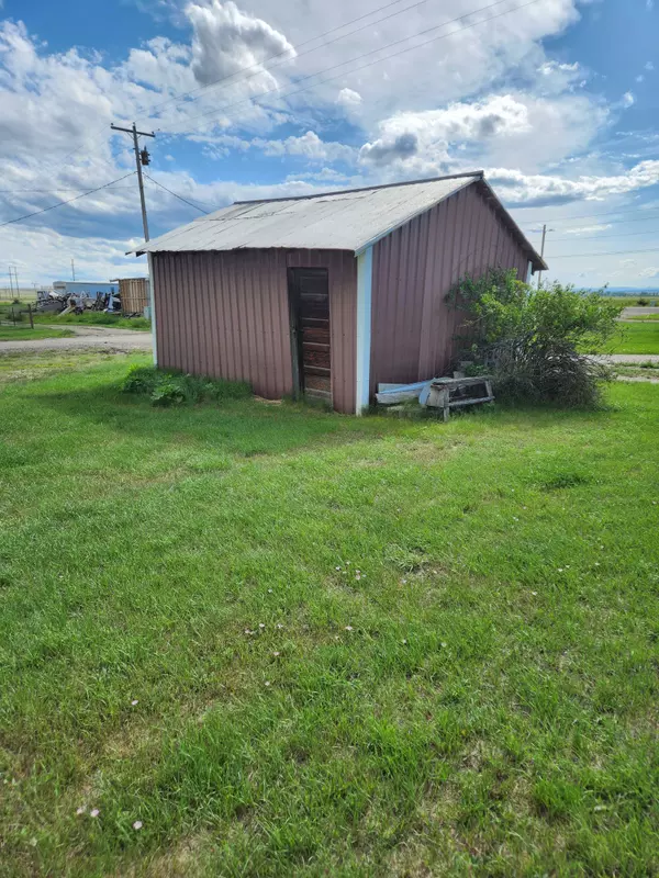 313 S Teigen Ave, Winnett, MT 59087